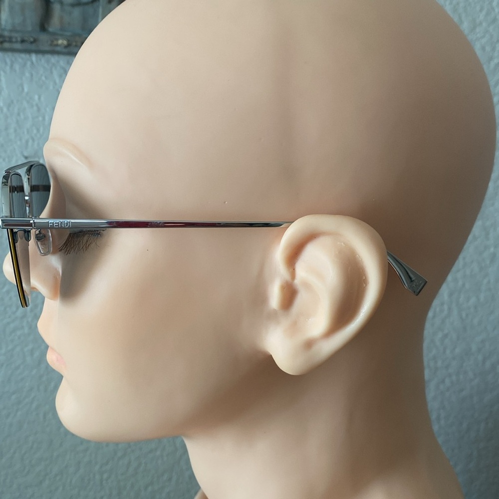 FENDI sunglasses Excellent condition - Picture 2 of 4